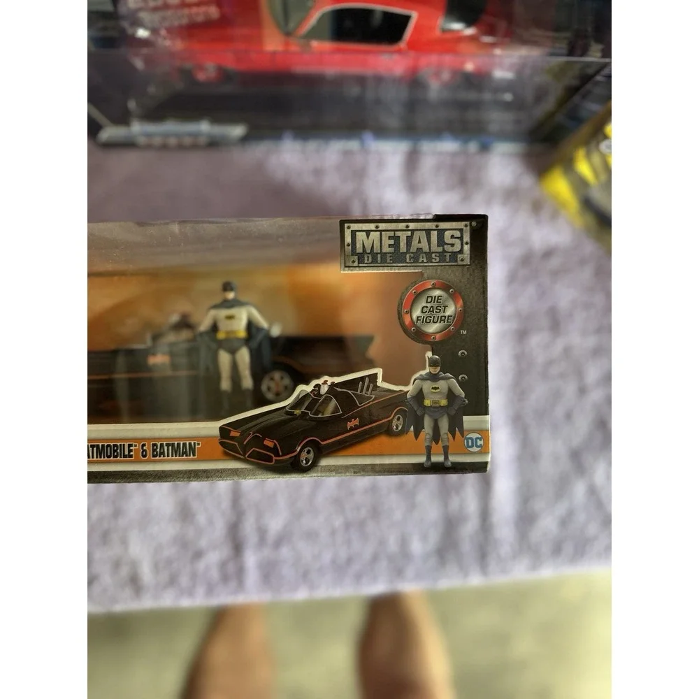 Jada Toys 31703 Batman Classic 1966 TV BATMOBILE 1 32‎ Scale Vehicle & Figure